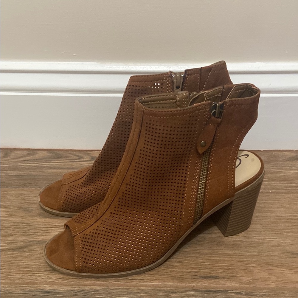 🧡 Women’s shoes